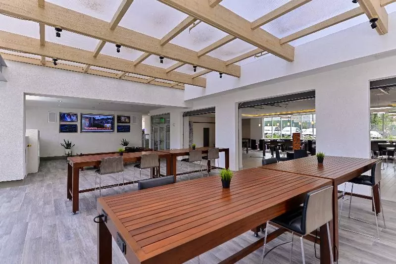 Fotos del hotel Holiday Inn Express & Suites San Diego  Mission Valley, An Ihg:  5