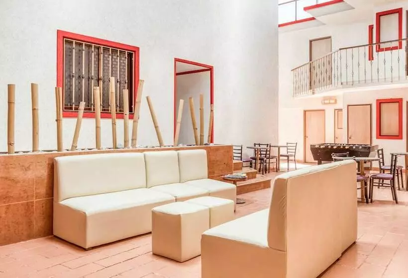 Fotos del hotel Capital O  Valencia:  2