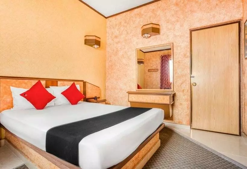 Fotos del hotel Capital O  Valencia:  3