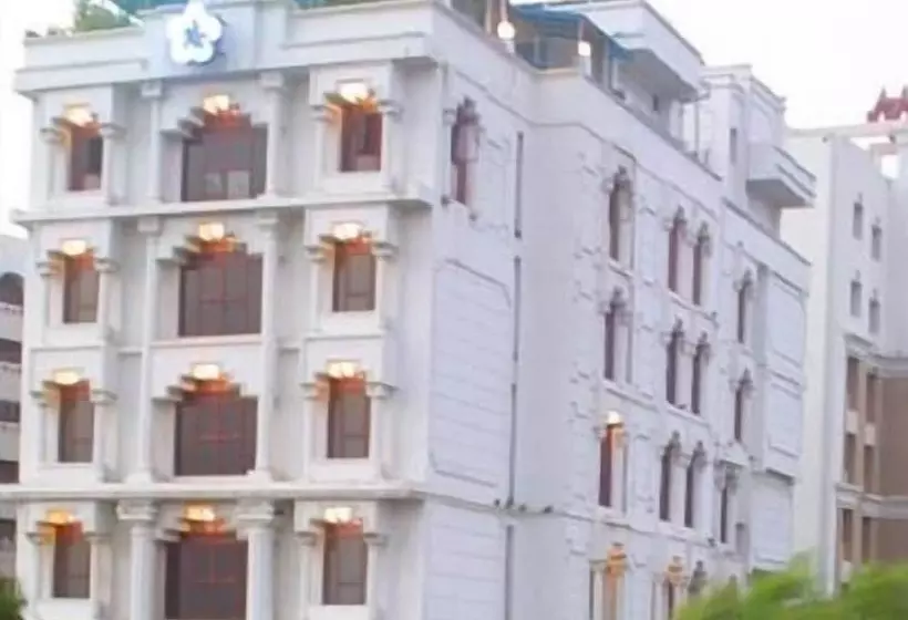 Fotos del hotel Maurya International:  5