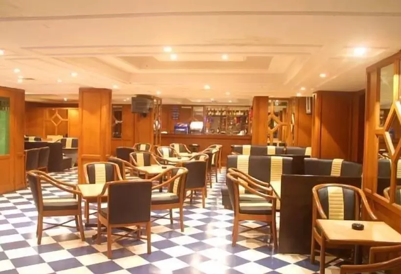 Fotos del hotel Maurya International:  3