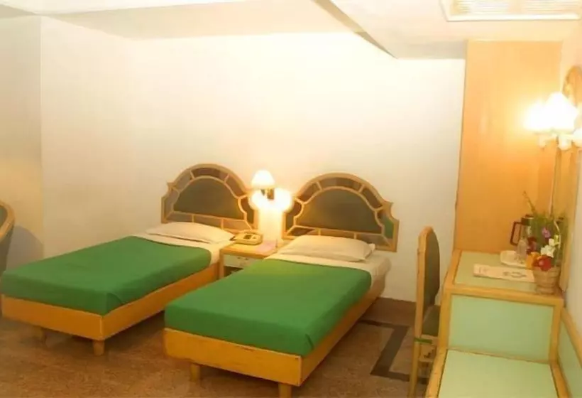 Fotos del hotel Maurya International:  7