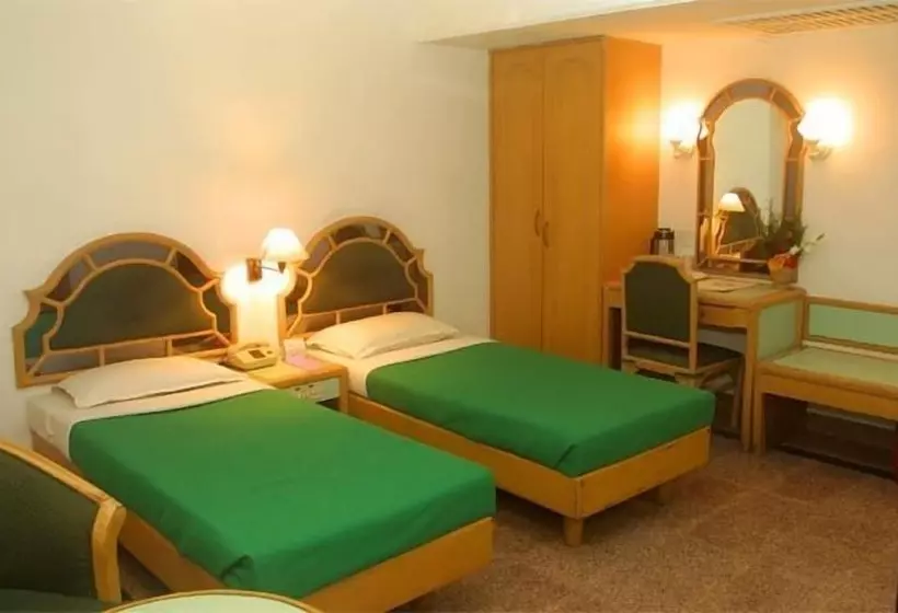 Fotos del hotel Maurya International:  2