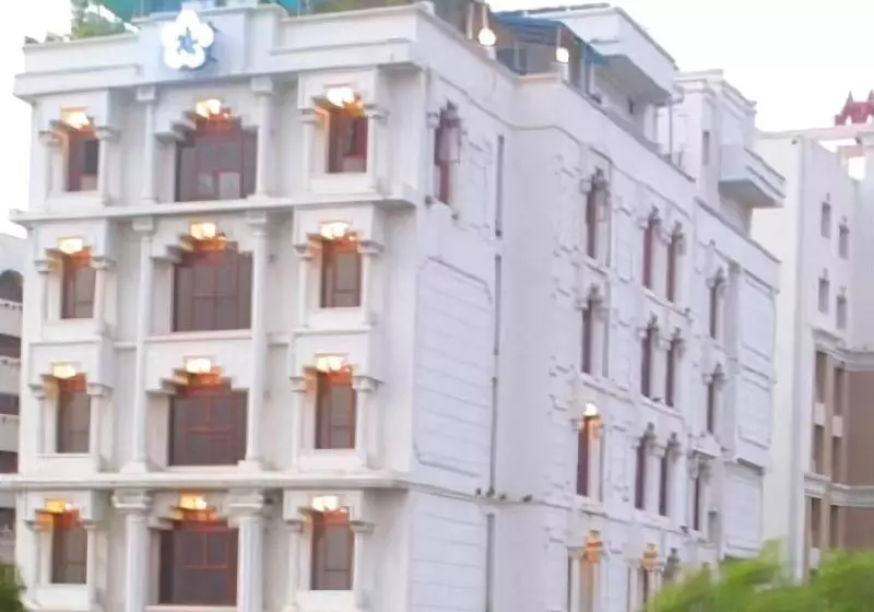 Fotos del hotel Maurya International:  8