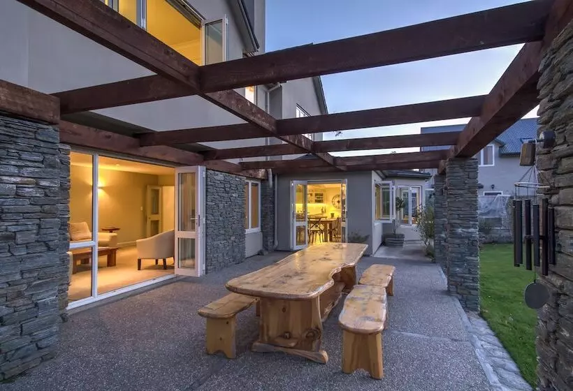 Fotos del hotel Queenstown Country Lodge:  2