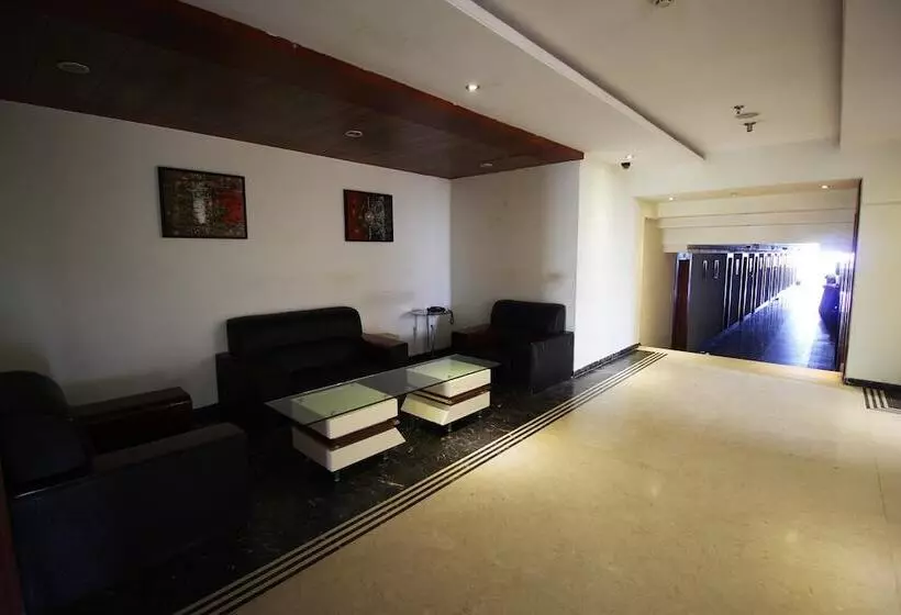 Fotos del hotel Oyo Premium Sola Sg Highway:  18