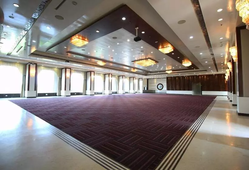 Fotos del hotel Oyo Premium Sola Sg Highway:  8