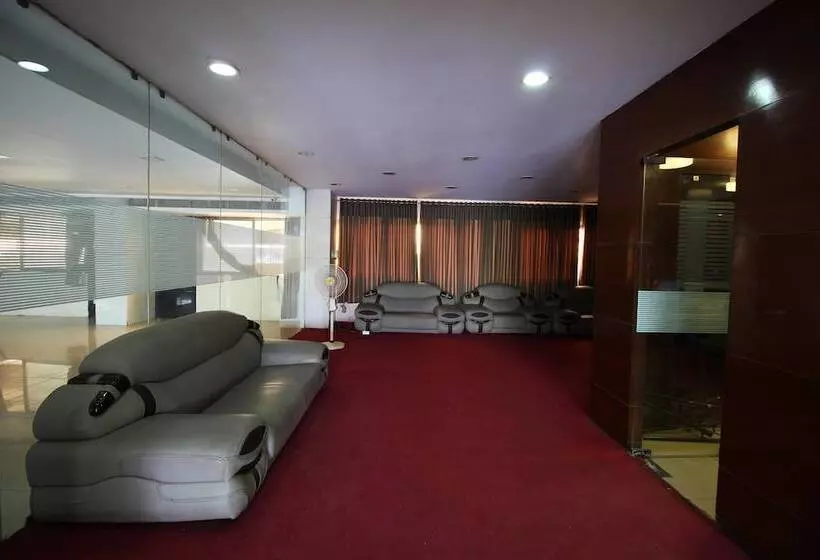 Fotos del hotel Oyo Premium Sola Sg Highway:  16