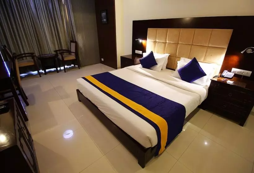 Fotos del hotel Oyo Premium Sola Sg Highway:  4