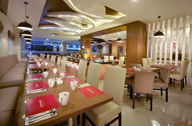 Fotos del hotel Favehotel Panakkukang Makassar:  11