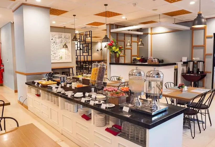 Fotos del hotel Favehotel Panakkukang Makassar:  5