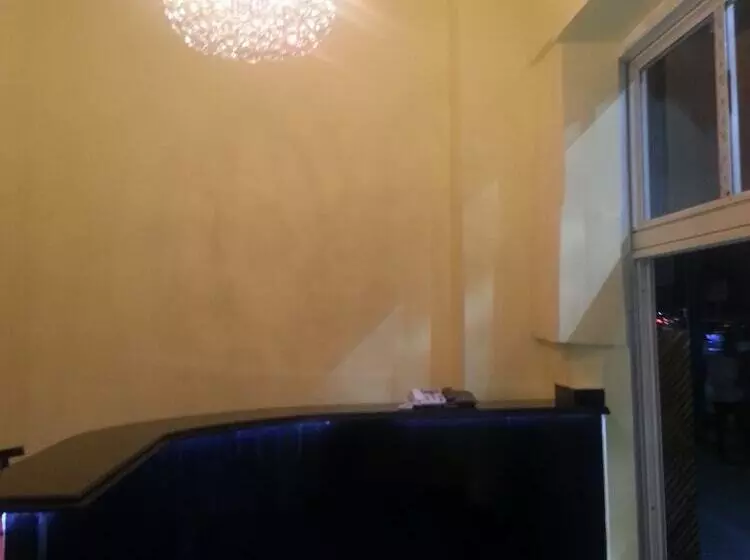 Fotos del hotel Royal Crown:  3