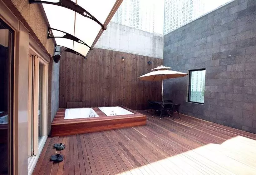 Fotos del hotel 109:  7