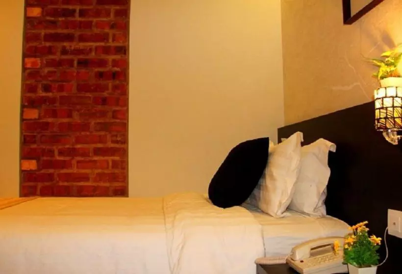 Fotos del hotel The Ninety Six Boutique:  5