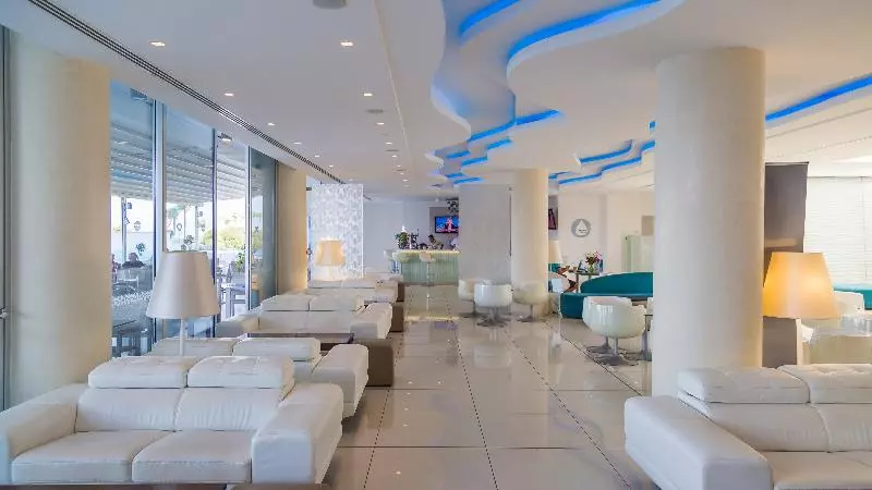 Fotos del hotel Vrissaki Beach:  3