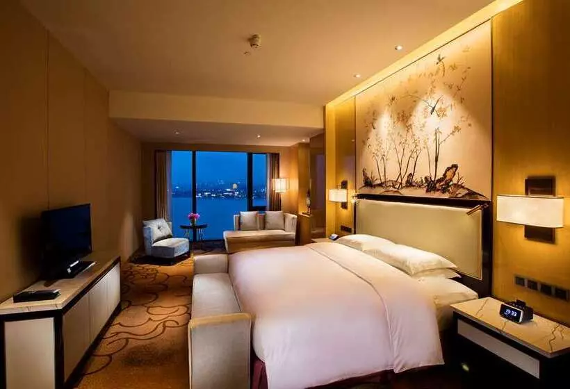Hilton Wuhan Riverside
