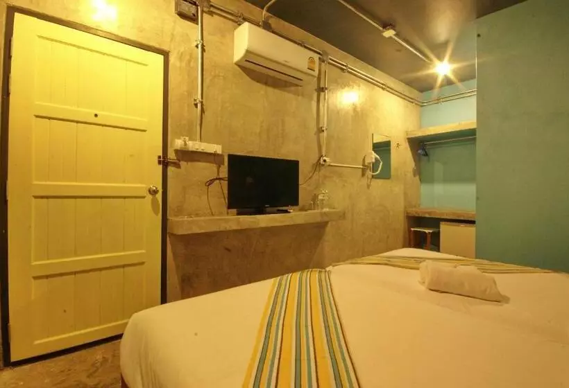 Fotos del hotel Seabox Khaolak Hostel:  16