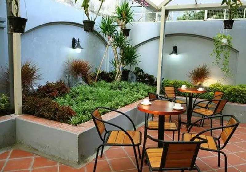 Fotos del hotel 165 Guest House:  5