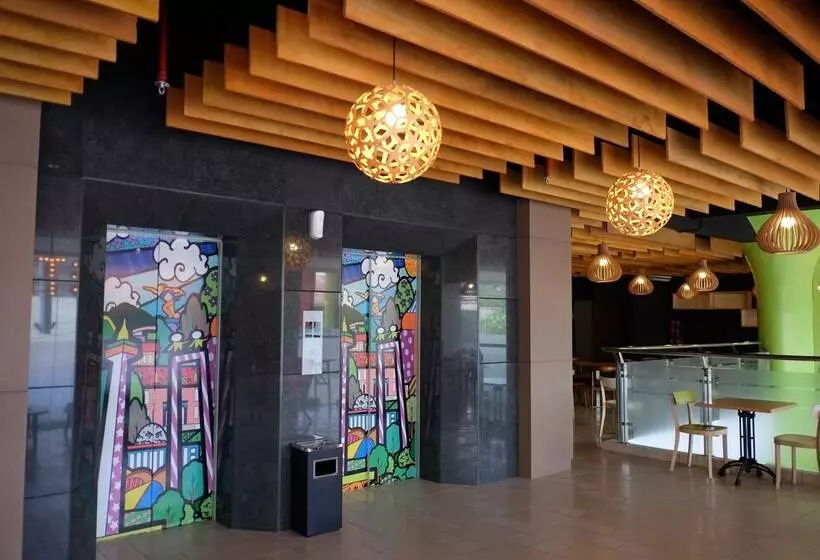 Fotos del hotel Maxonehotels.com At Pemuda:  3