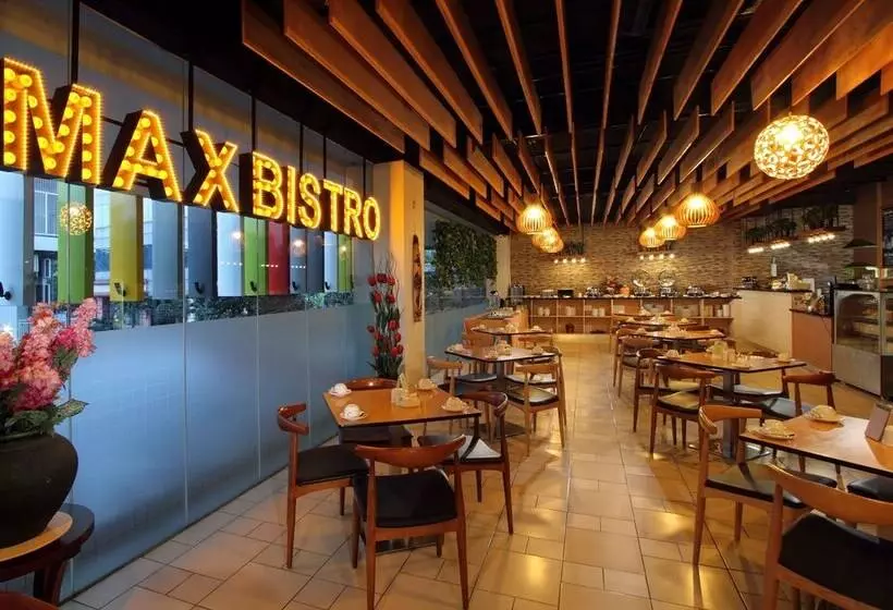 Fotos del hotel Maxonehotels.com At Pemuda:  10