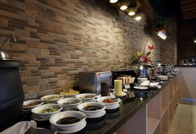 Fotos del hotel Maxonehotels.com At Pemuda:  14