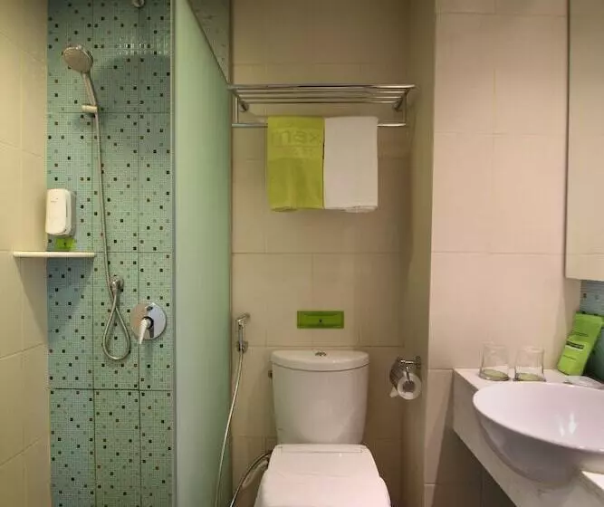 Fotos del hotel Maxonehotels.com At Pemuda:  7