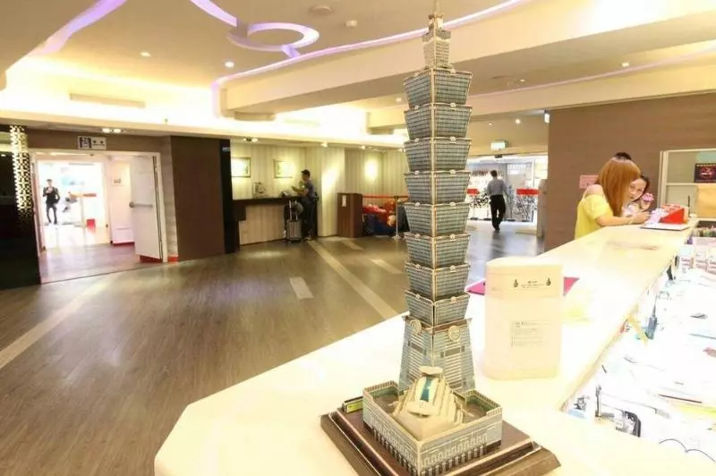 Fotos del hotel Tomorrow:  5