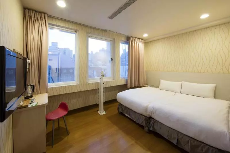 Fotos del hotel Tomorrow:  24