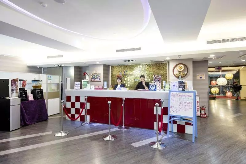 Fotos del hotel Tomorrow:  8