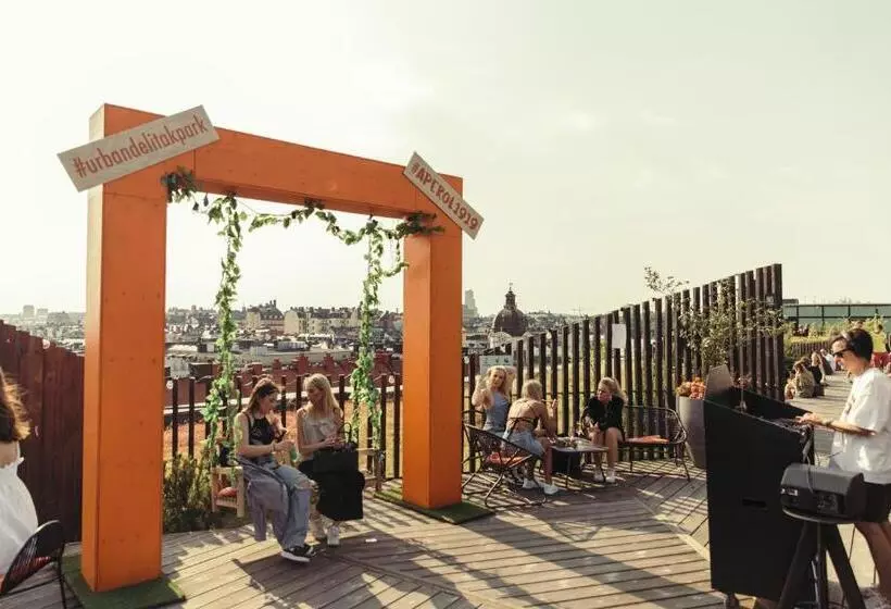 Fotos del hotel With Urban Deli:  8