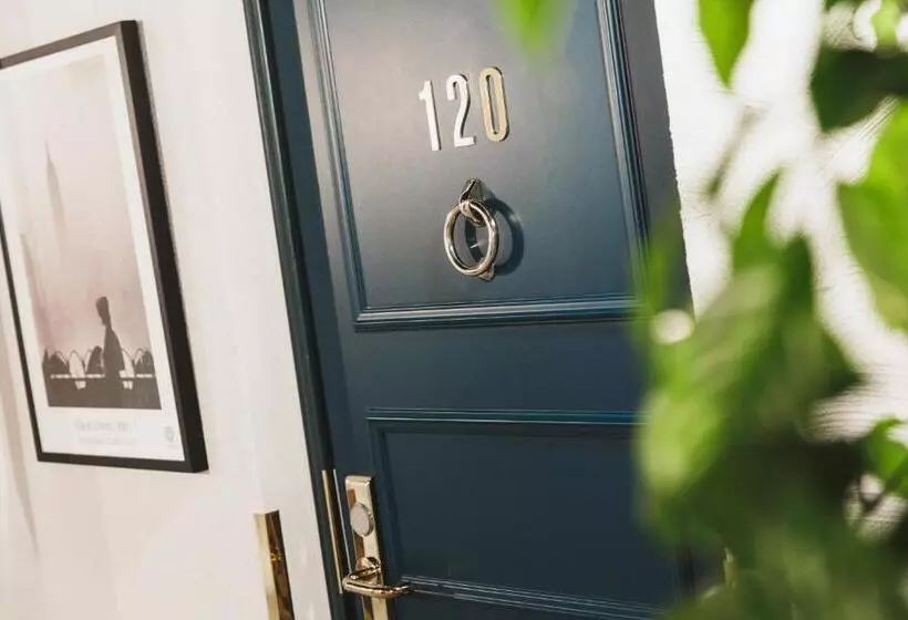 Fotos del hotel With Urban Deli:  11