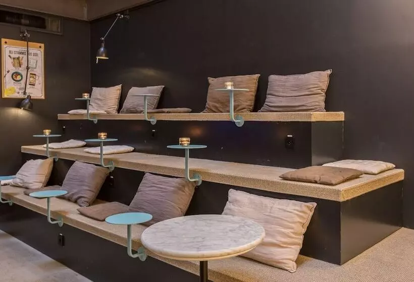 Fotos del hotel With Urban Deli:  25