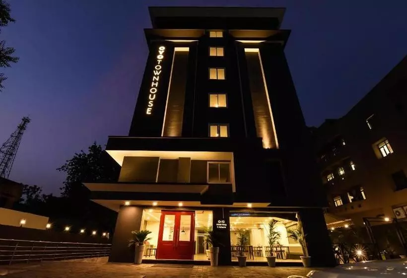 Fotos del hotel Oyo Premium C Scheme Ahinsa Circle:  25