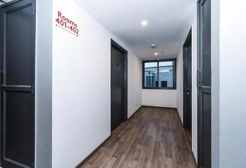 Fotos del hotel Oyo Premium C Scheme Ahinsa Circle:  12