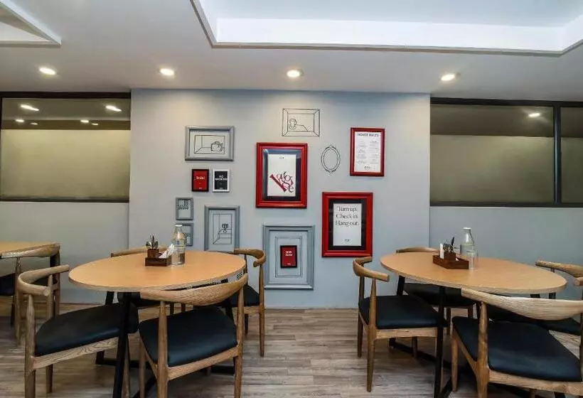 Fotos del hotel Oyo Premium C Scheme Ahinsa Circle:  24