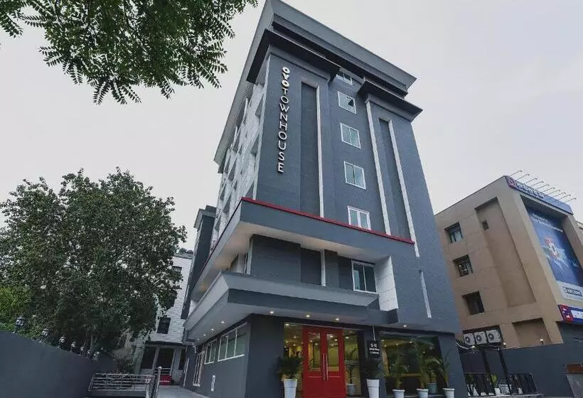 Fotos del hotel Oyo Premium C Scheme Ahinsa Circle:  10