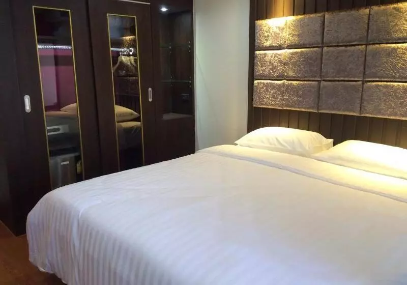 Grand Pink  Hat Yai