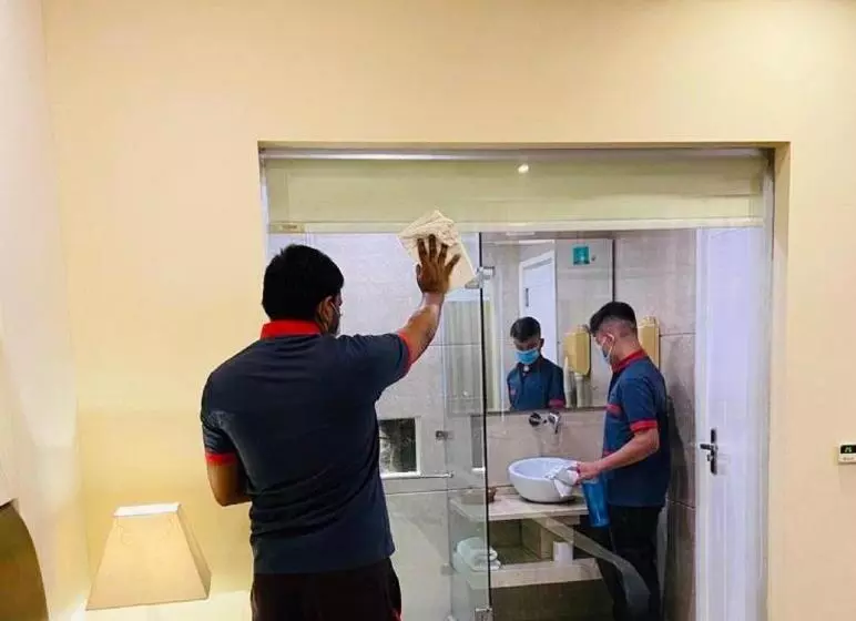 Fotos del hotel Oyo Premium Naraina 2:  3