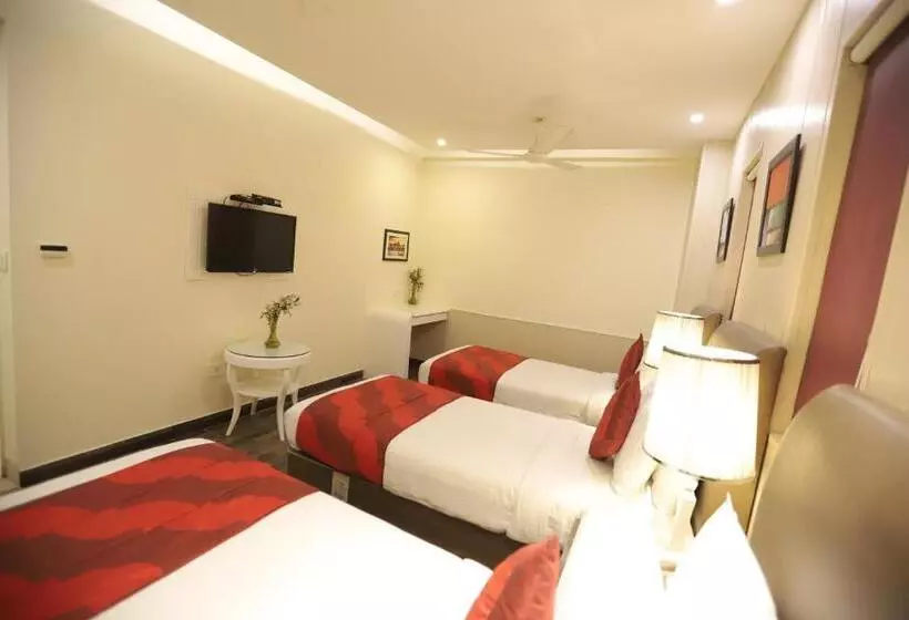 Fotos del hotel Oyo Premium Naraina 2:  4