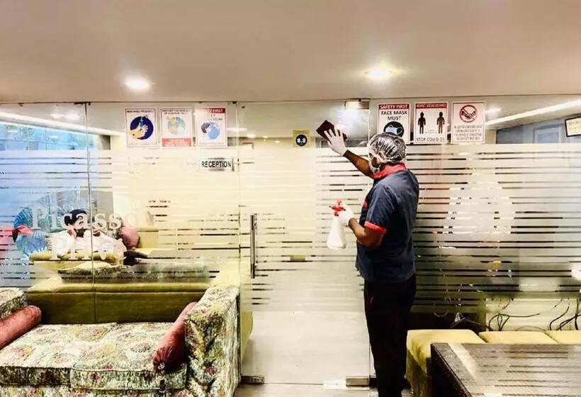 Fotos del hotel Oyo Premium Naraina 2:  16