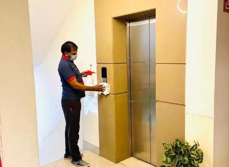 Fotos del hotel Oyo Premium Naraina 2:  9