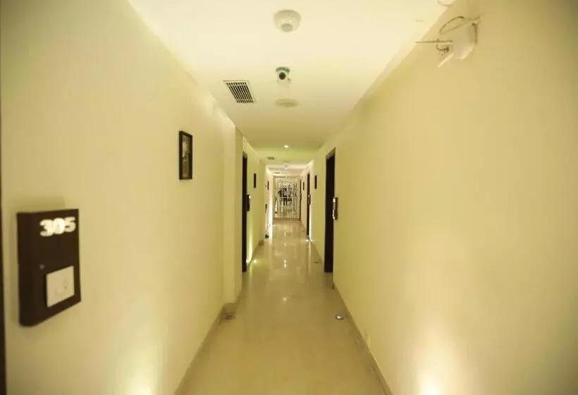 Fotos del hotel Oyo Premium Naraina 2:  2