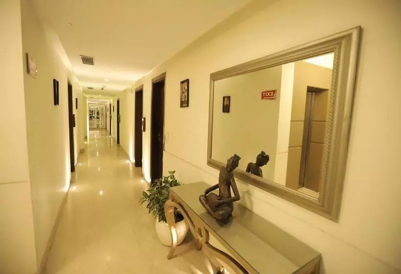 Fotos del hotel Oyo Premium Naraina 2:  11