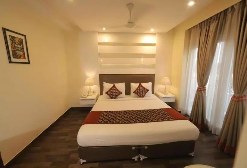 Fotos del hotel Oyo Premium Naraina 2:  20