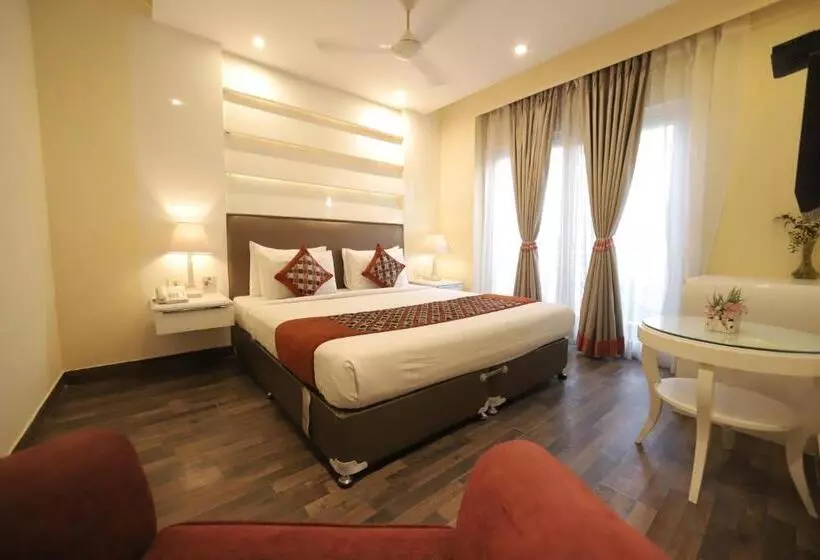 Fotos del hotel Oyo Premium Naraina 2:  23