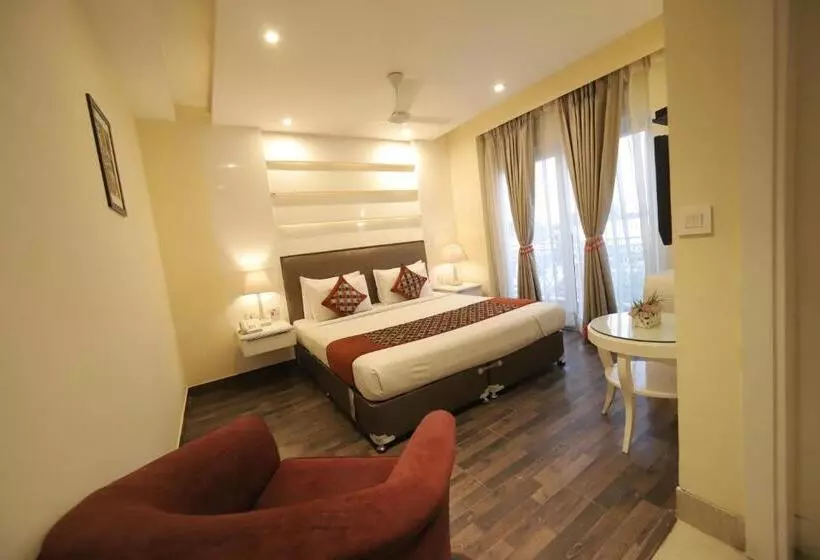 Fotos del hotel Oyo Premium Naraina 2:  24