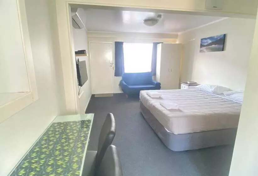 Kowhai & Colonial Motel
