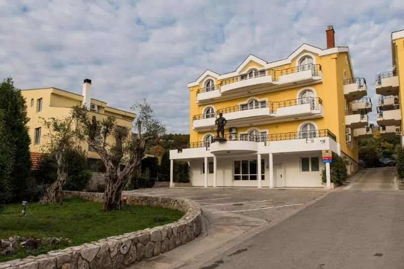 Crnogorska Ku?a