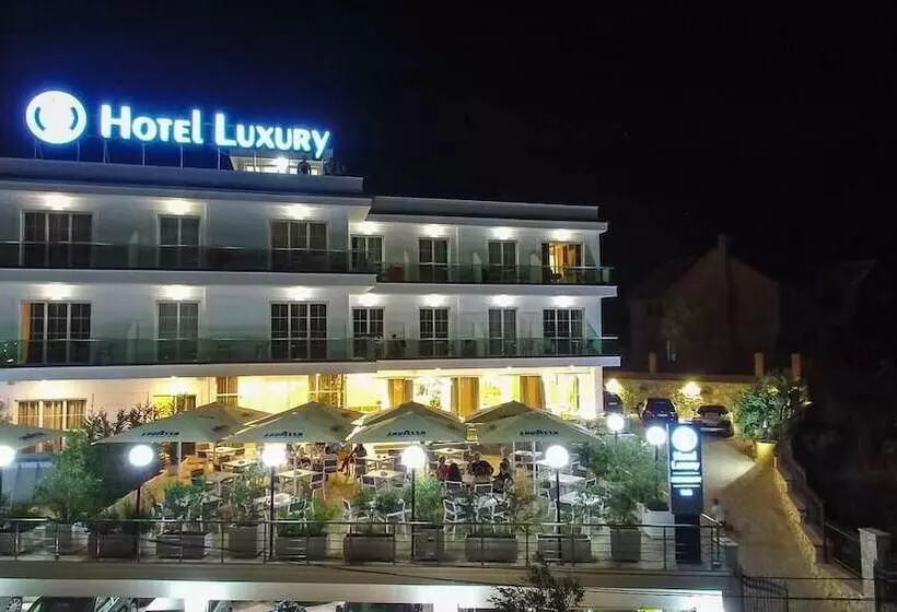 Fotos del hotel Luxury:  8