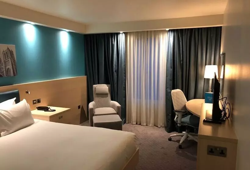 Hampton By Hilton Bristol Airport